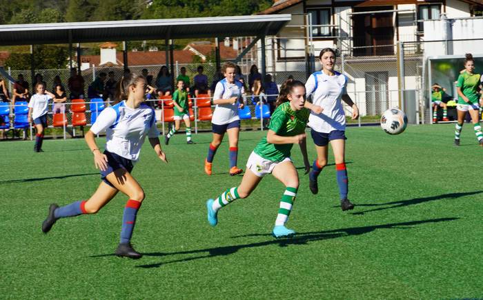 Bortzirietako helduen emakumezko futbol talde bateratua sortzeko aukera aztertuko dute gaur Beti Gaztek eta Gure Txokoak