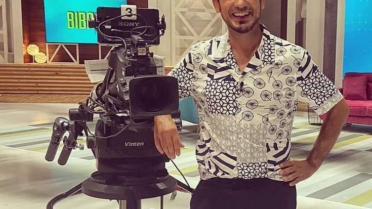 Joseba Olagarai kazetari etxalartarra bere hondarreko egitasmoez elean