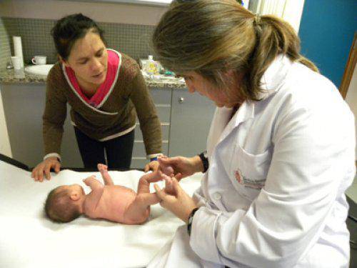 Bortzirietako Guraso Elkarteek pediatraren ordezkapenen arazoa moldatzea eskatuko dute Nafarroako Parlamentuan