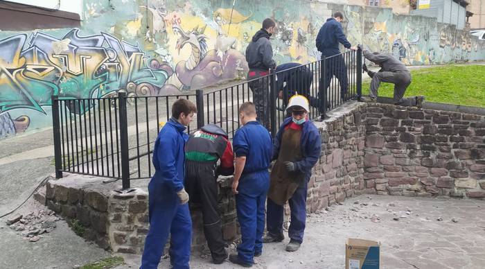 Iruritako Gizarte Bilguneko segurtasuna hobetu dute Elizondoko Lanbide Eskolako ikasleek