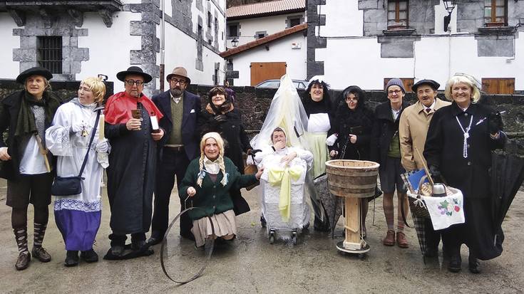 «Lotsak etxean utzi eta paperean sartuta, gozatzea da asmoa»