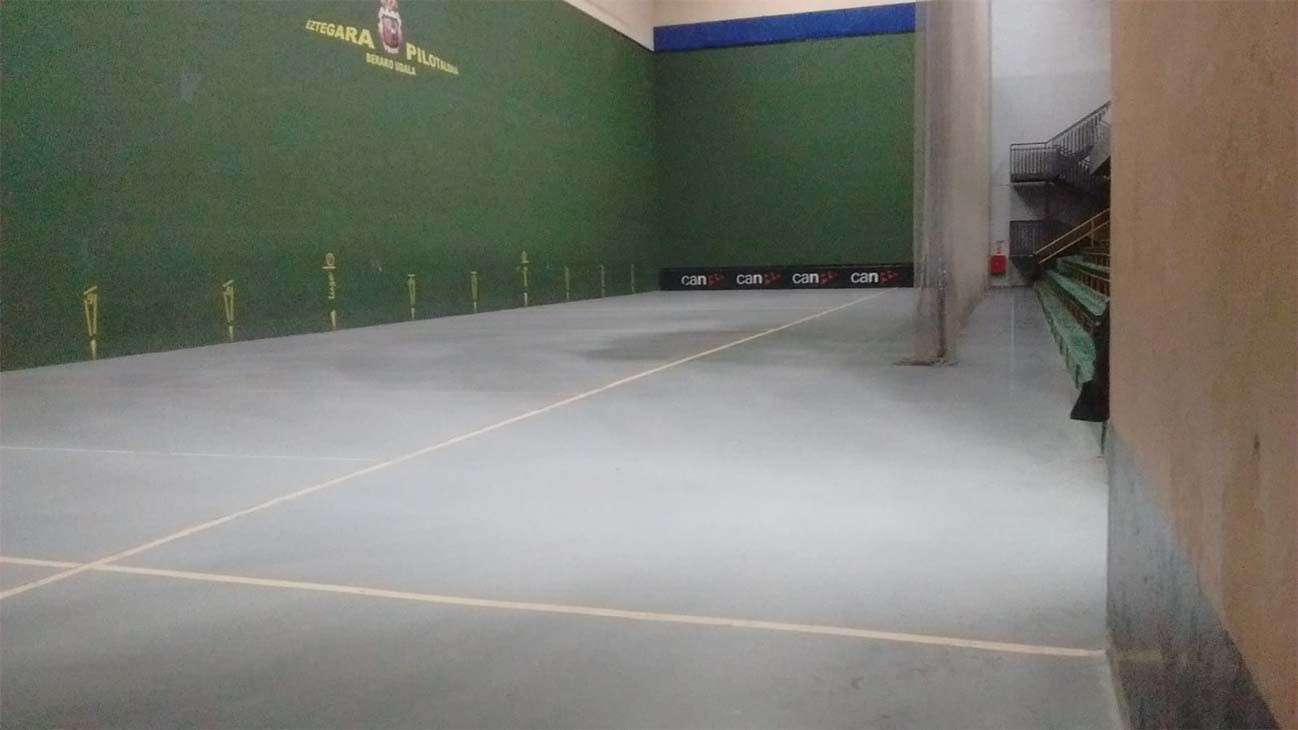 Eztegara frontoia itxita mantentzeko erabakia hartu du Berako Udalak