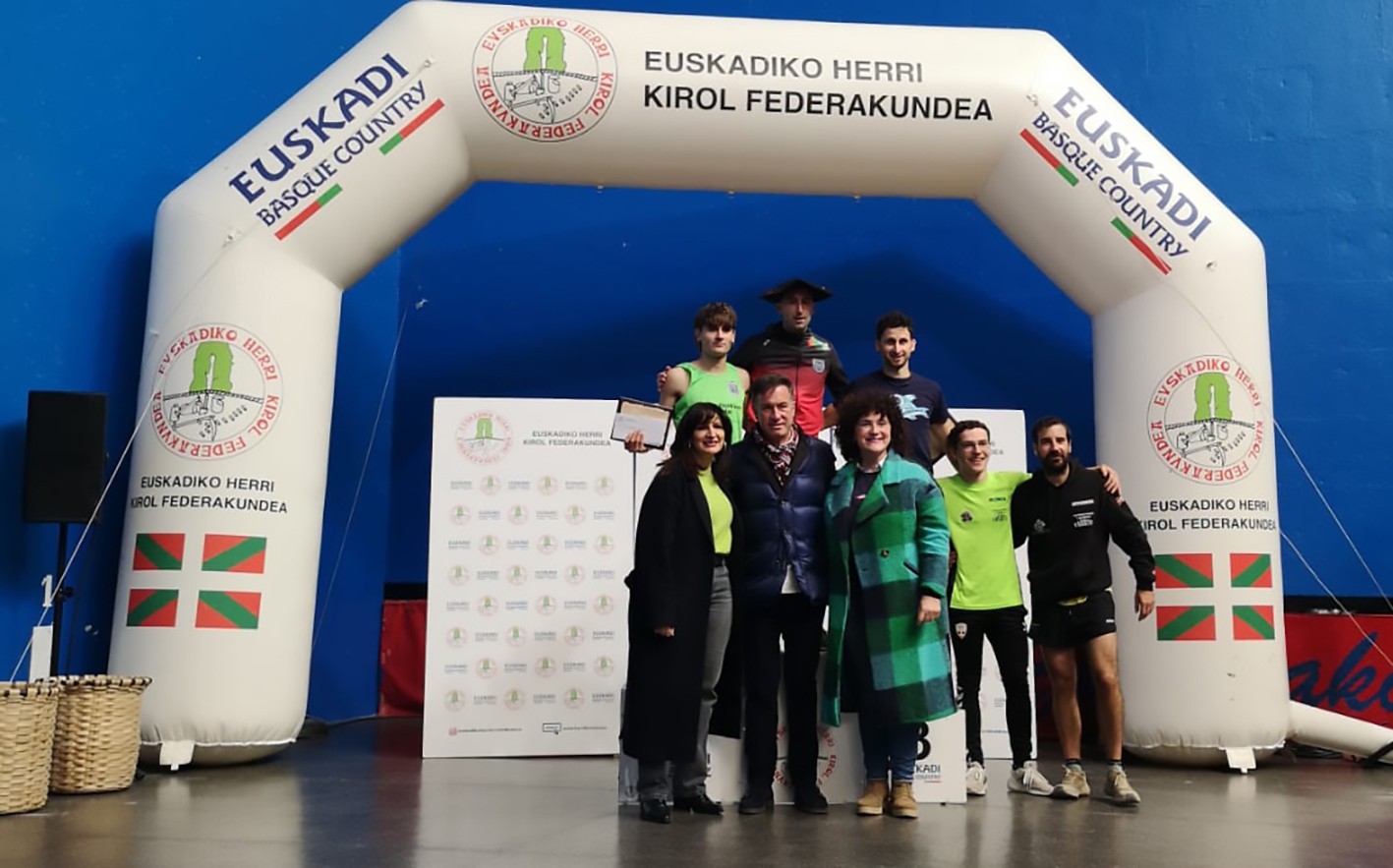 Luken Urtxegi igantziarra txapeldunorde izan da Euskal Herriko lokotx biltze txapelketan