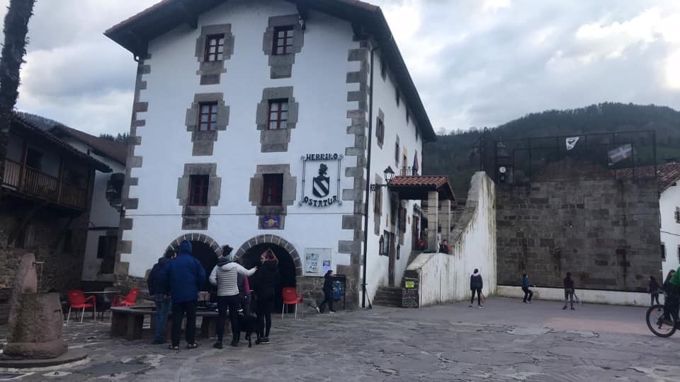 Zubietako herriko ostatua errentan aterako dute berriz ere