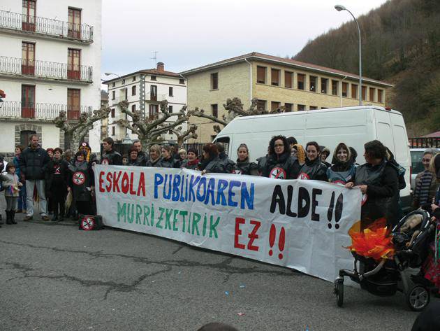 Guraso Elkarteak eta Irakasle Asanbladaren ‘Ostegun Beltzak’ 
