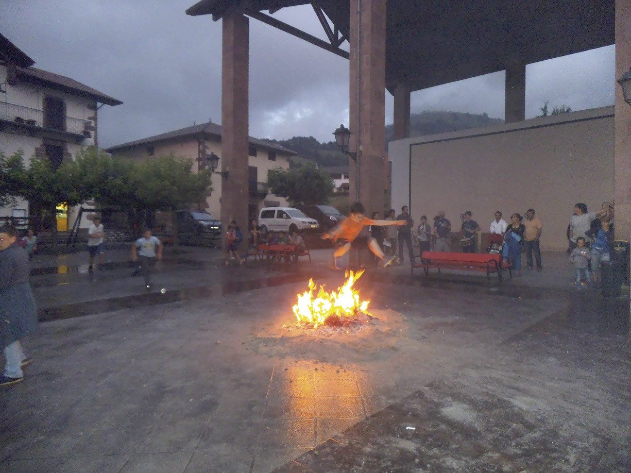 San Juan sua piztuko dute Etxalarren ere