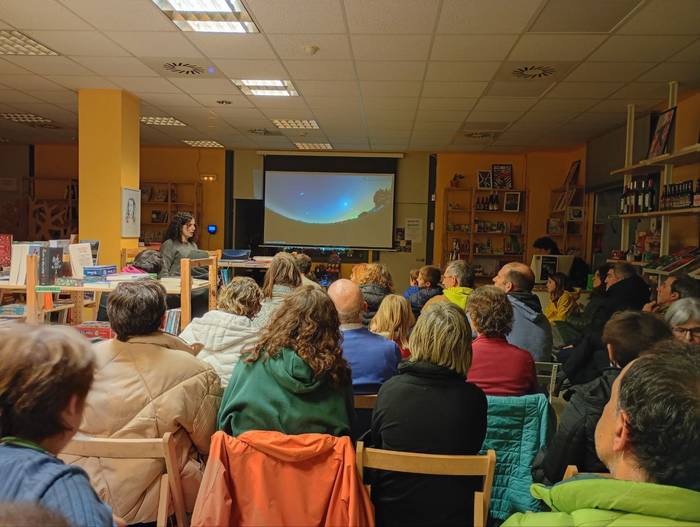 Eguraldiak lagundu ez badu ere, jendetza bildu du Elizondoko Astronomia gauak