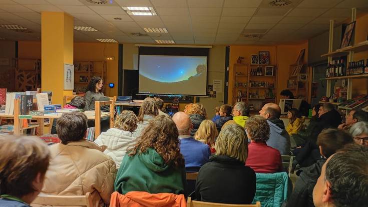 Eguraldiak lagundu ez badu ere, jendetza bildu du Elizondoko Astronomia gauak