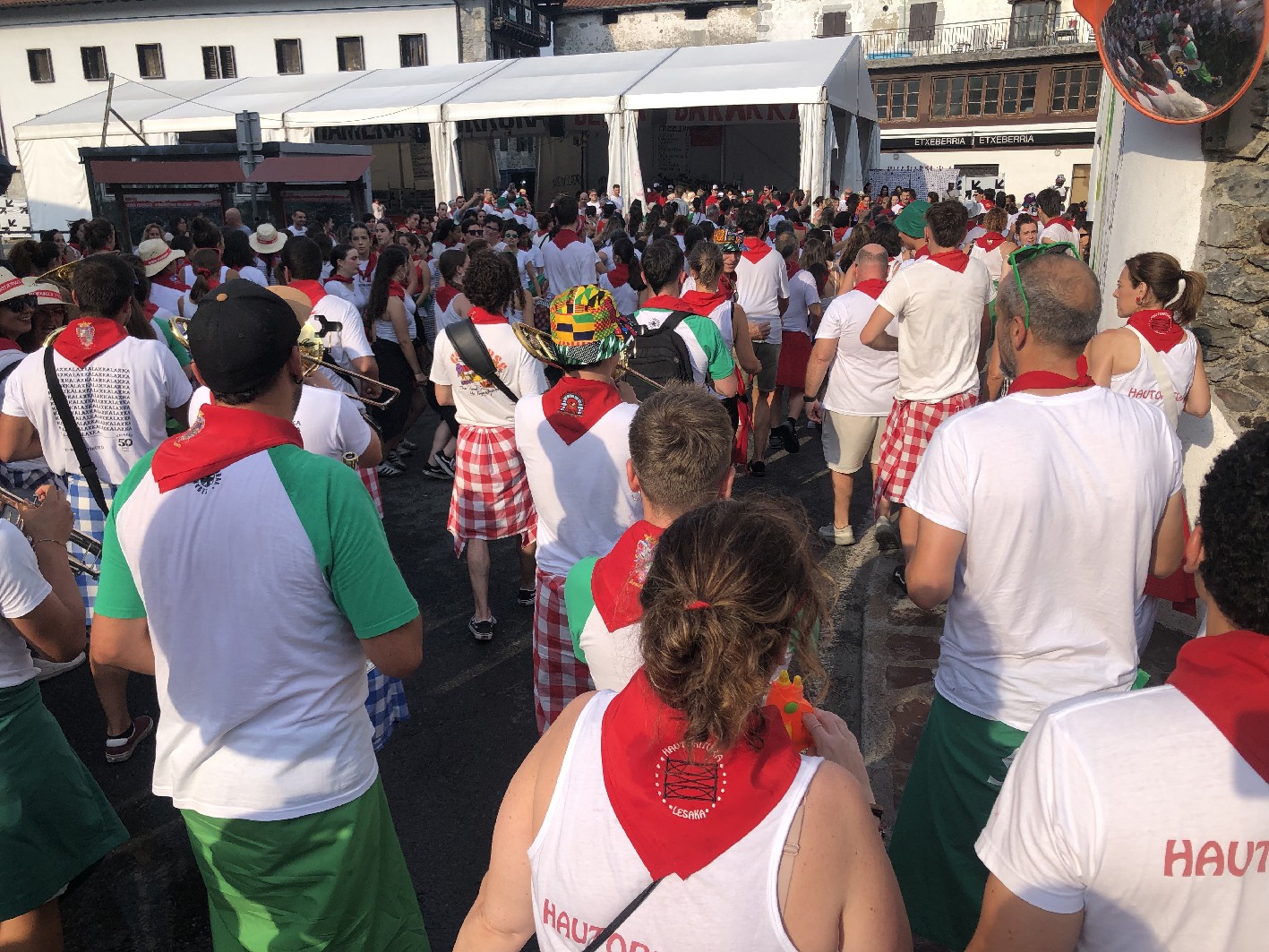 Gizonkeriarik gabeko besten aldeko aldarria egin du Xulufrinak Lesakako Sare Feministak