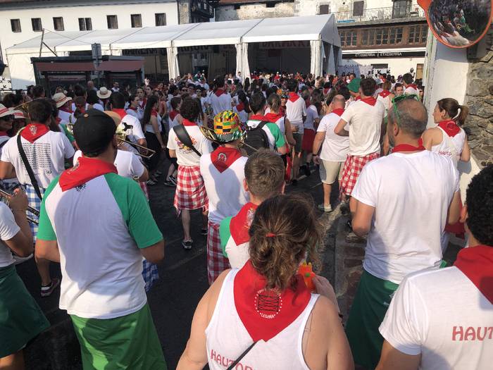 Gizonkeriarik gabeko besten aldeko aldarria egin du Xulufrinak Lesakako Sare Feministak