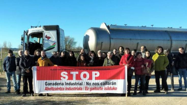 Nafarroako Makroetxaldeen Aurkako Plataformak protesta egin du Mendigorrian