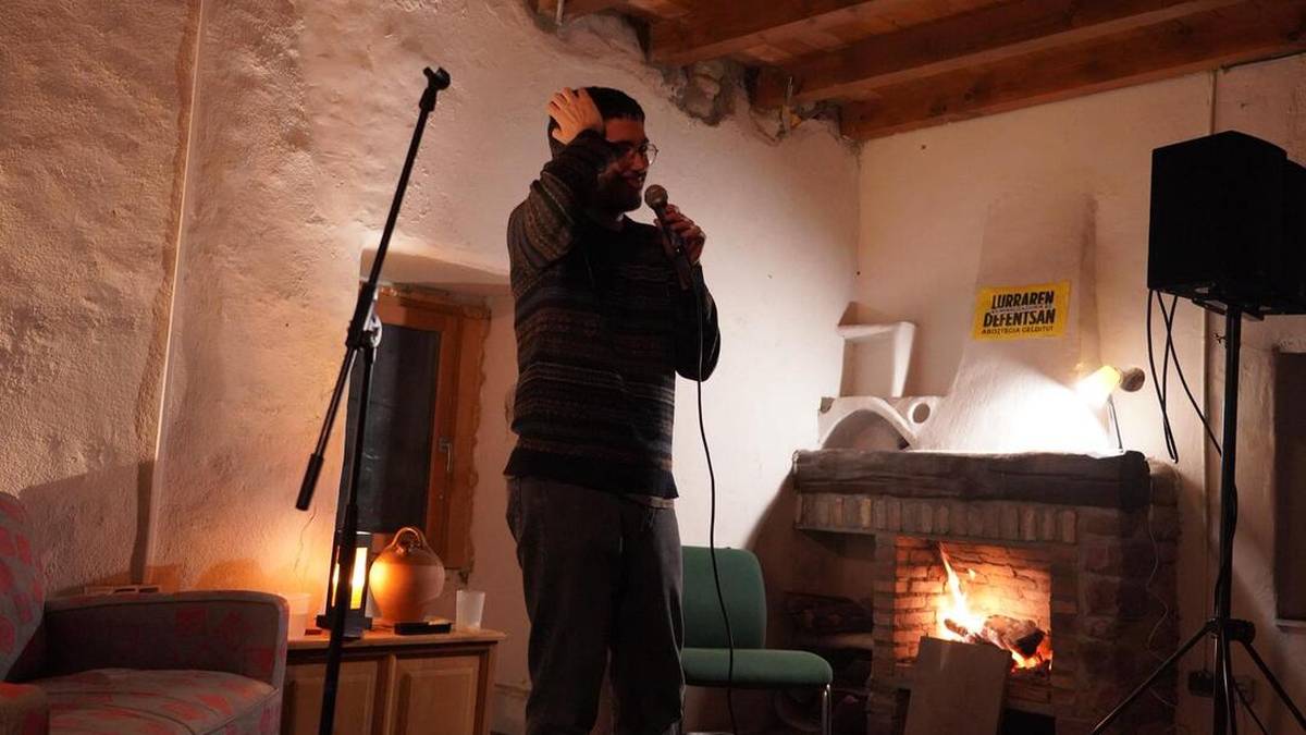 Euskararen Egunaren harira, sutondoan bildu dira Baztango gaztetxean