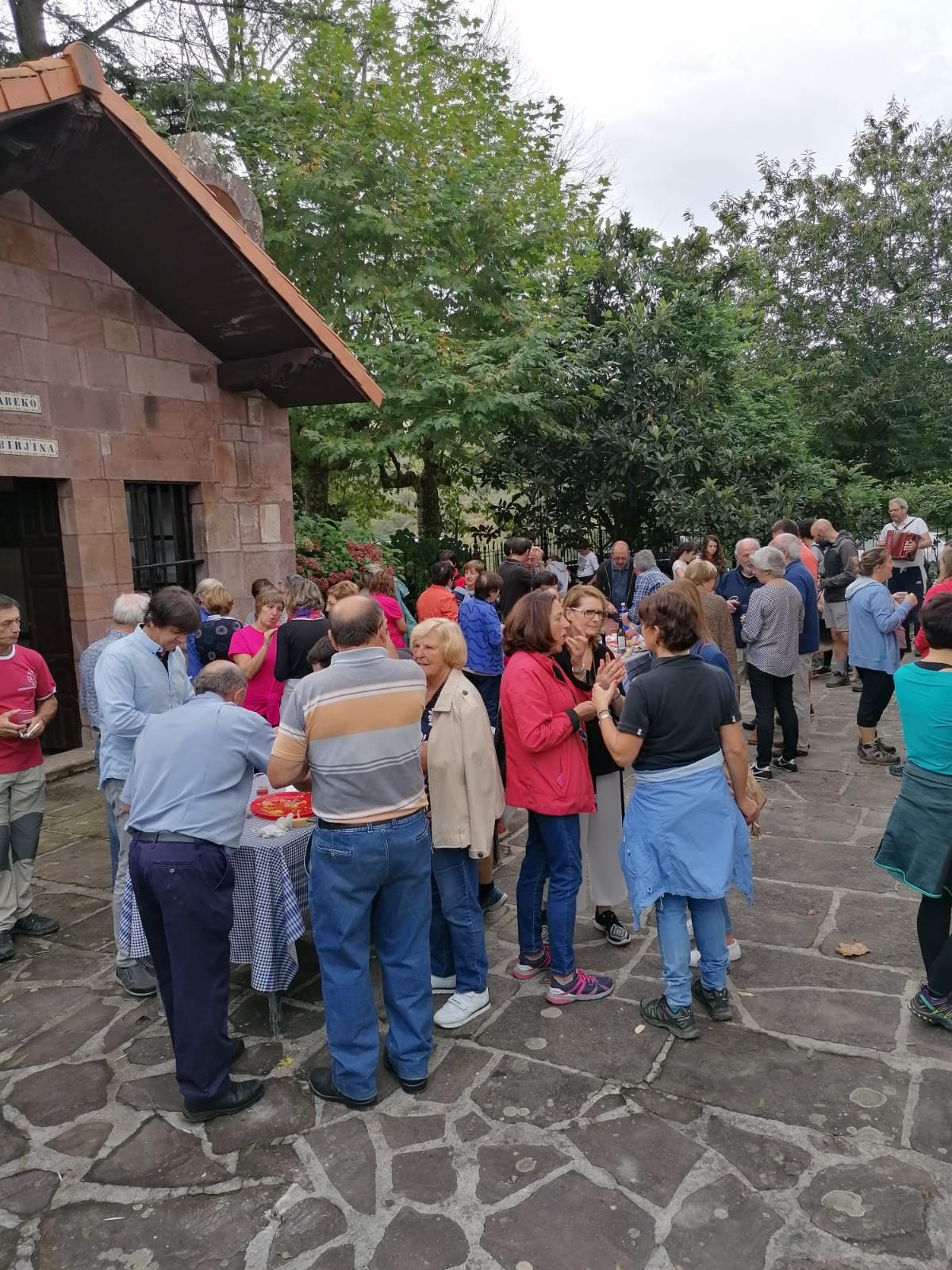 Pilarika ermita bisitatu dute zigatarrek