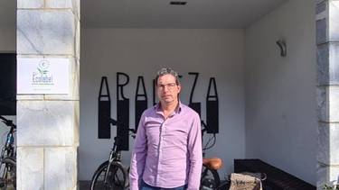 «Bakea, natura eta deskantsua da gure hotela»