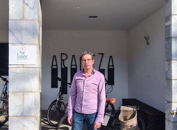 «Bakea, natura eta deskantsua da gure hotela»