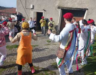 [ARGAZKIAK] Giro ederrean ibili dira Zomorroak Aranoko inauteetan