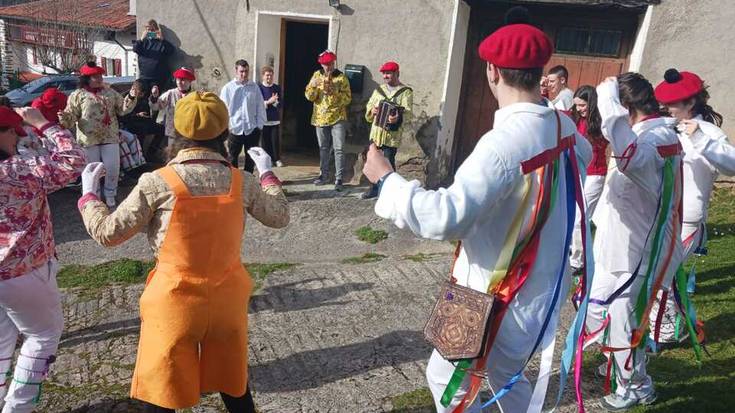 [ARGAZKIAK] Giro ederrean ibili dira Zomorroak Aranoko inauteetan