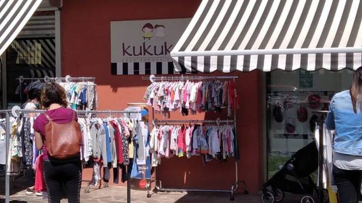 Olatz zapata-dendan, Kimetz belar-dendan eta Artlepo eta Kukuka arropa-dendetan likidazio egunak larunbatera arte