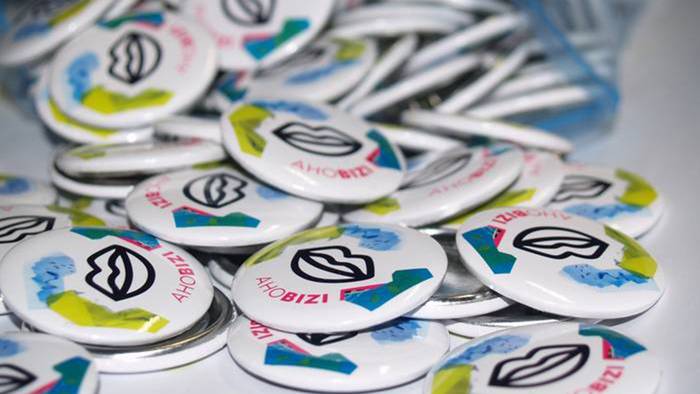 Euskaraldiko txapak paratzeko eguna