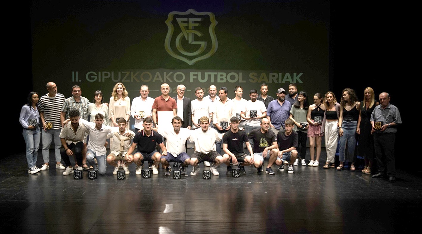 Gizarte garapenean egiten duen lanarengatik Gipuzkoako Futbol Federazioaren saria hartu du Beti Gaztek