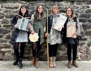 [ARGAZKIAK] Aurtiztarrak bestetan murgildu dira