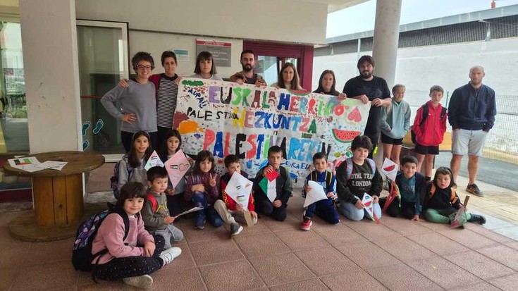 [ARGAZKIAK] Palestinaren aldeko elkarretaratzeak egin dituzte eskualdeko eskoletan