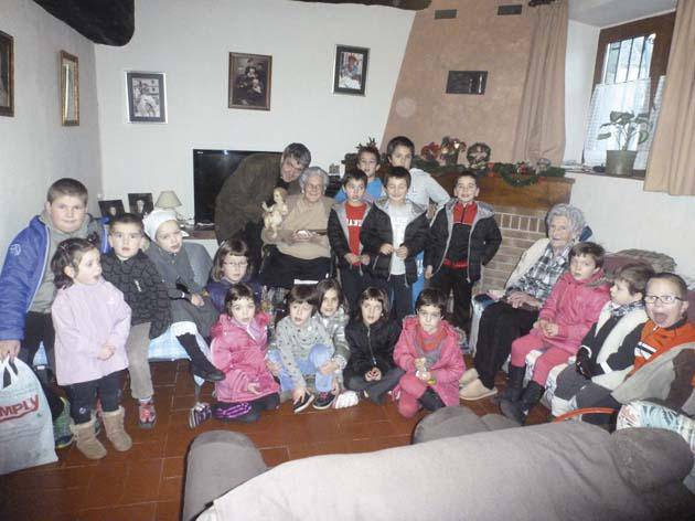 Eguberrietan ere adinekoak eta gaixo daudenak gogoan uzan zituzten 