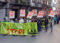 LAB sindikatuak 200 lagun bildu zituen Lesakan "Kaleratzeei Stop" errateko