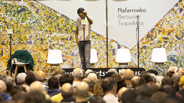 Leitzako saioa irabazita, Nafarroako Bertsolari Txapelketako finalean izanen da Julio Soto