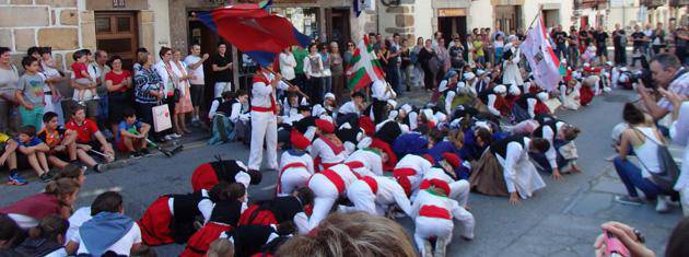 200 dantzari bildu ditu Berako XX. Dantzari Ttiki Egunak