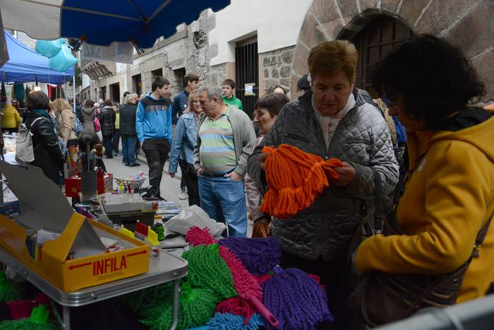 Malerrekako Caritasen aldeko merkatu solidarioa eginen dute igandean Donezteben