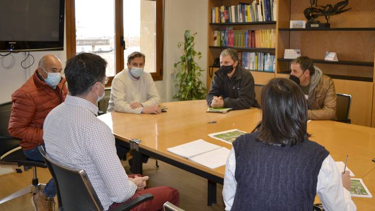 Elizondotik saihesbidera ateratzeko eginen den bide berria nolakoa izanen den azaldu dute Herri Lan Departamentuko arduradunek