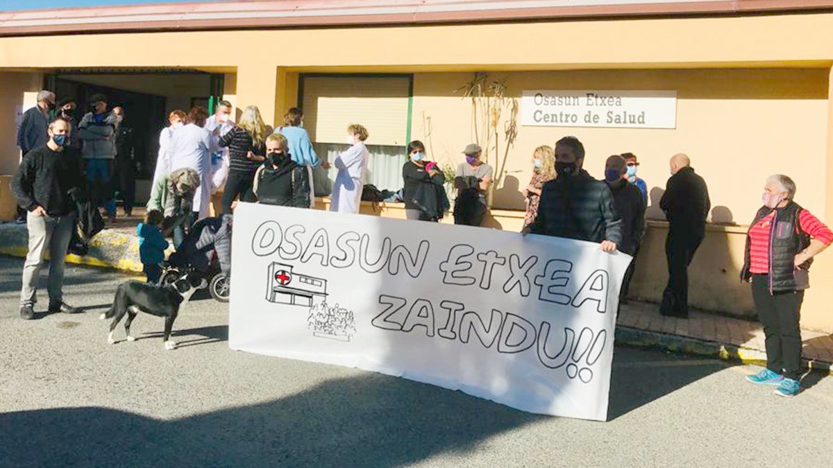 Leitzan ere lehen mailako osasun arretaren defentsan elkarretaratzea egin dute