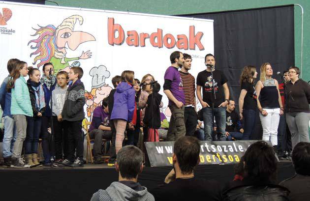 Bertso eskoletan izen emateko aukera zabaldu du Bertsozale Elkarteak