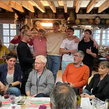 Hiruka'ntuz bazkari kantatua larunbatean eginen dute Senpereko Inharrian