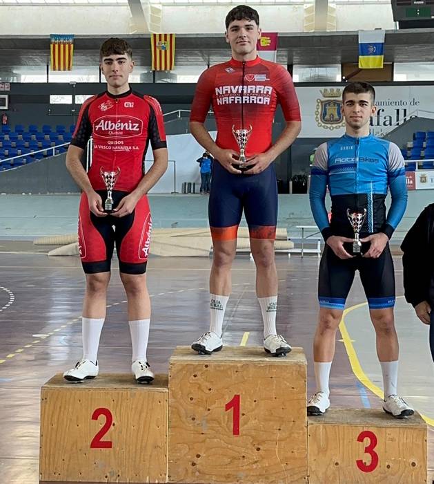 Ander Larraburu txirrindulari sunbildarrak Nafarroako pistako txapelketa irabazi du junior mailan