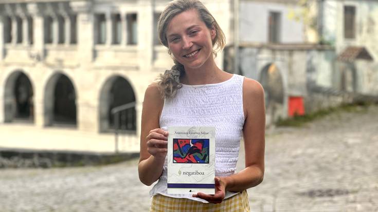 «Medikuntzarekin filosofia egiteko bidea da niretzat poesia»