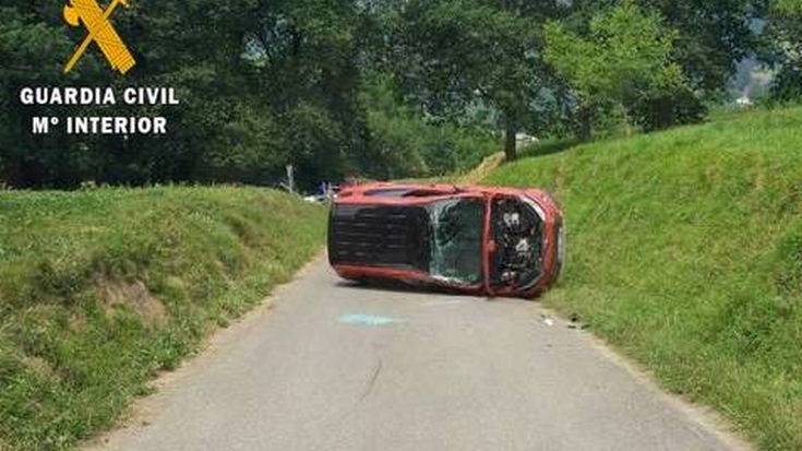 Beran 47 urteko emakume bat zauritu da bere autoak harrapatuta