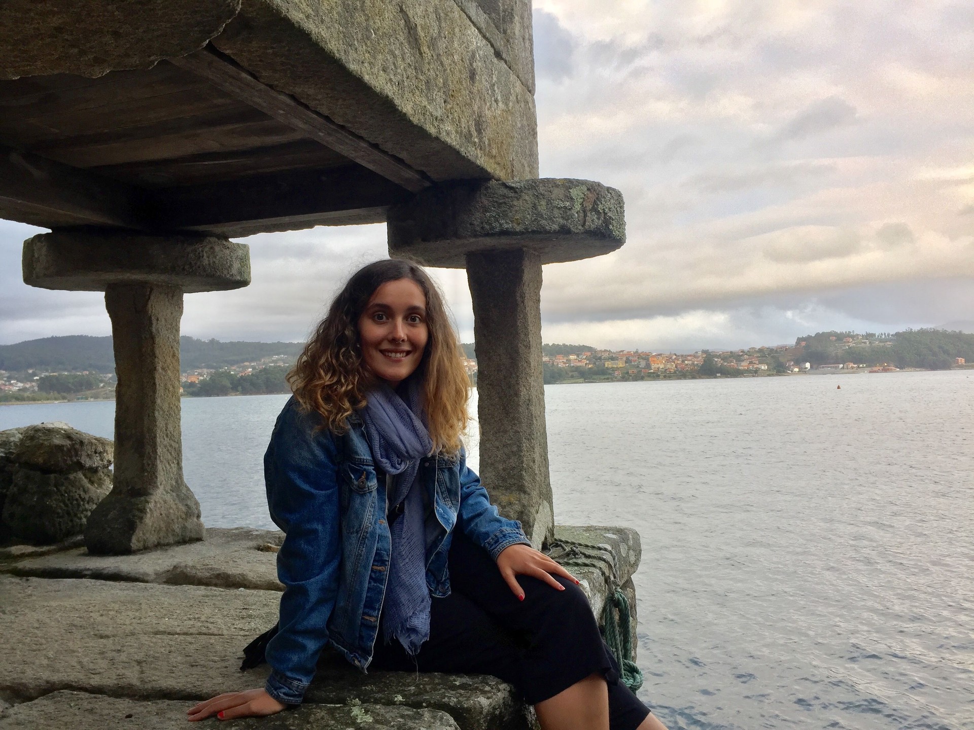 «Ipuinen eta entzuleen arteko zubi lana egiten dugu»