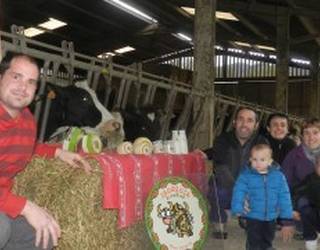 Ekologikoan ari diren esne behi sektorekoak Altzon bildu dira