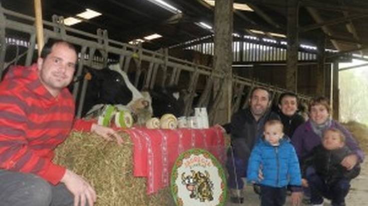 Ekologikoan ari diren esne behi sektorekoak Altzon bildu dira