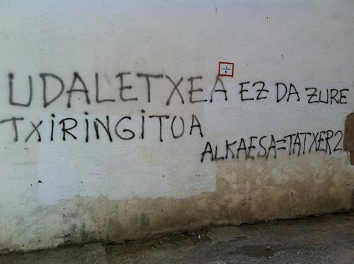 Berako Aralarrek besten hasierako gertaerak eta alkatearen kontrako pintada gaitzetsi ditu