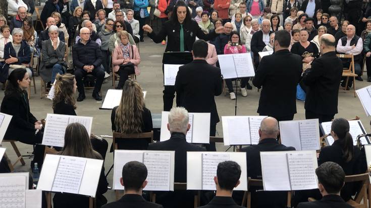 [ARGAZKIAK] ‘Lesakako Musika Bandan beti martxoa da’ kontzertua eman dute