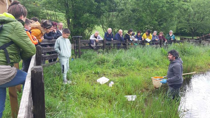 Baztango hezeguneak behatzeko bigarren formakuntza saioa egin dute asteburuan Amaiurren