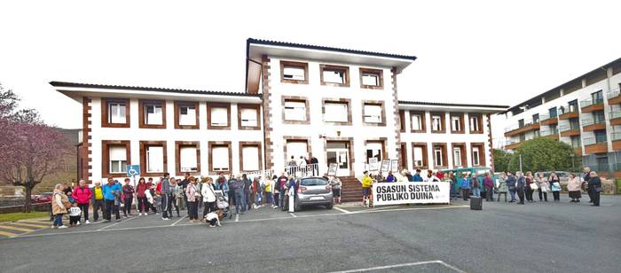 «Elizondoko Osasun Etxeko medikuen zerbitzuak aldaketak izan ditzakeela» dio Osasun Plataformak