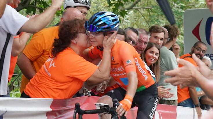 Etxekoei keinu hunkigarria egin die Ibai Azurmendik  Espainiako Vueltan