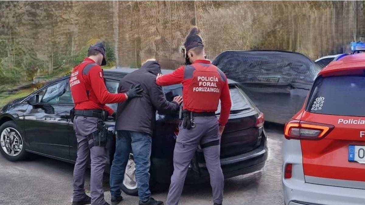 Droga trafikoaren kontrako hiru operaziotan, Elizondoko komisariako foruzainek 56 kilo substantzia konfiskatu dituzte eta zazpi pertsona atxilotu