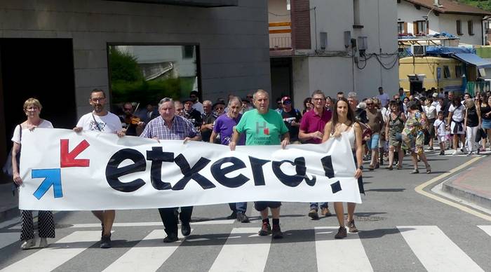 'Etxera!' lelopean manifestazioa eta kantu bazkaria antolatu dituzte Leitzan abuztuaren 10ean