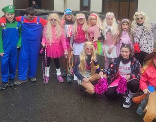 [ARGAZKIAK] Herriko gaztetxoek borobildu dituzte Narbarteko inauteak