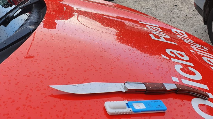 Oronozen gidaria salatu dute kokainan positibo eman eta autoan nabala bat eta metro bateko makila bat eramateagatik